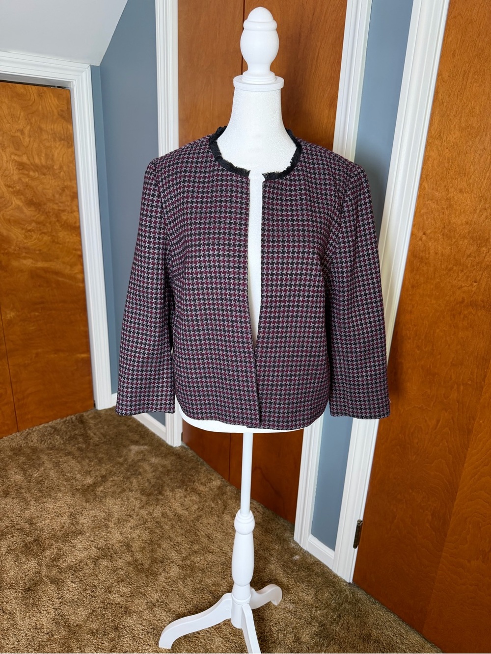 LOFT Burgundy and Black Houndstooth Open Blazer. Women’s size medium, NWT.